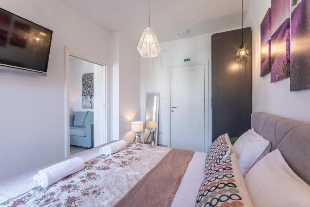 Apartments And Room Poesia Split Dış mekan fotoğraf