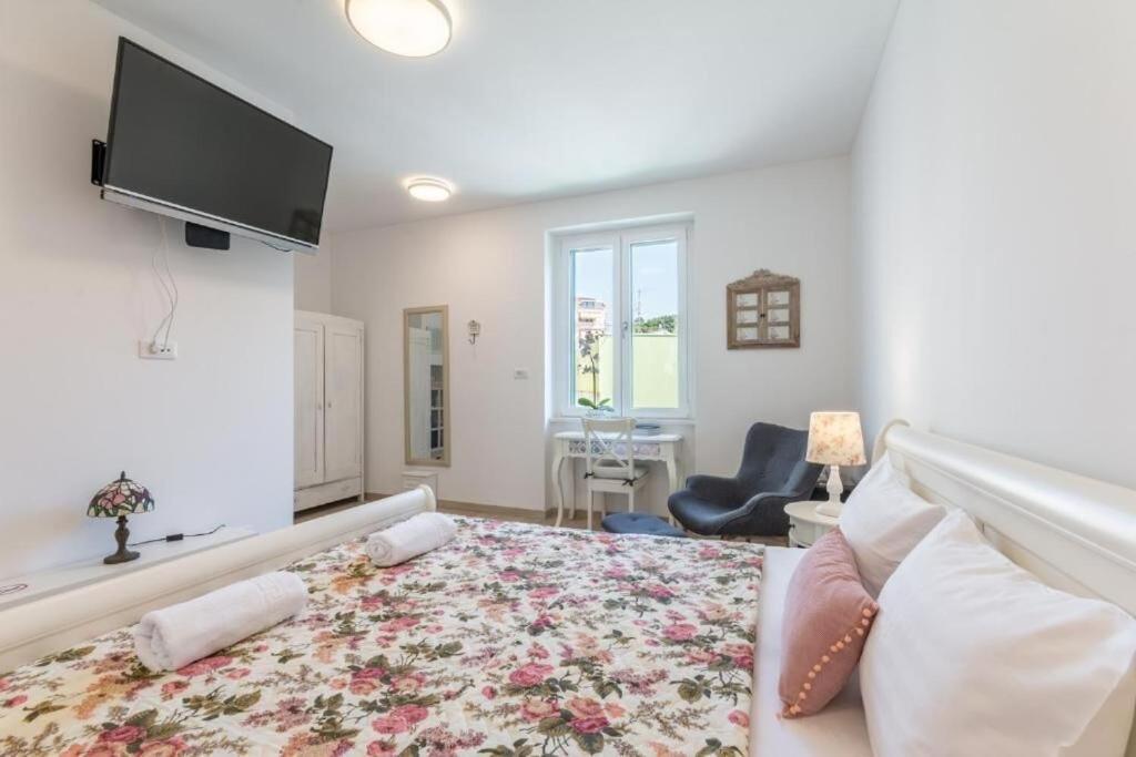 Apartments And Room Poesia Split Dış mekan fotoğraf