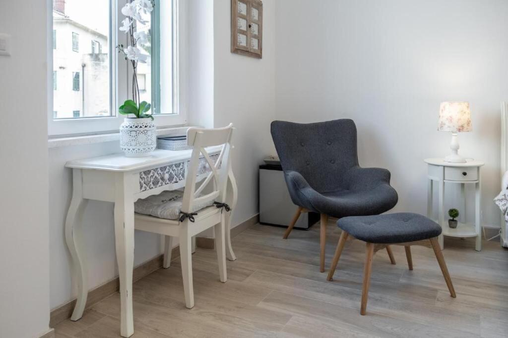 Apartments And Room Poesia Split Dış mekan fotoğraf