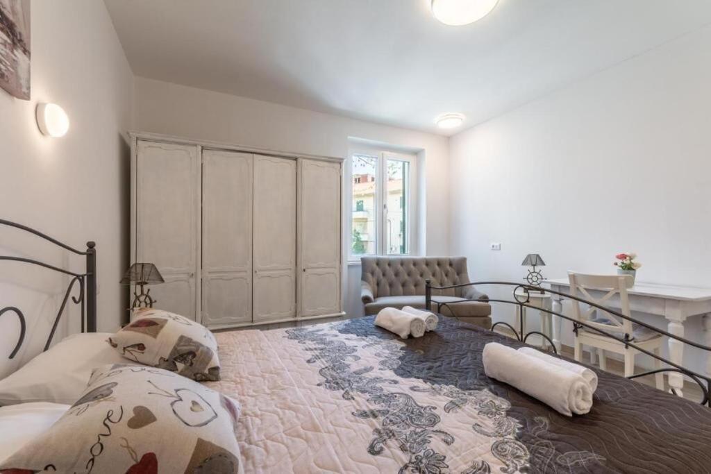Apartments And Room Poesia Split Dış mekan fotoğraf