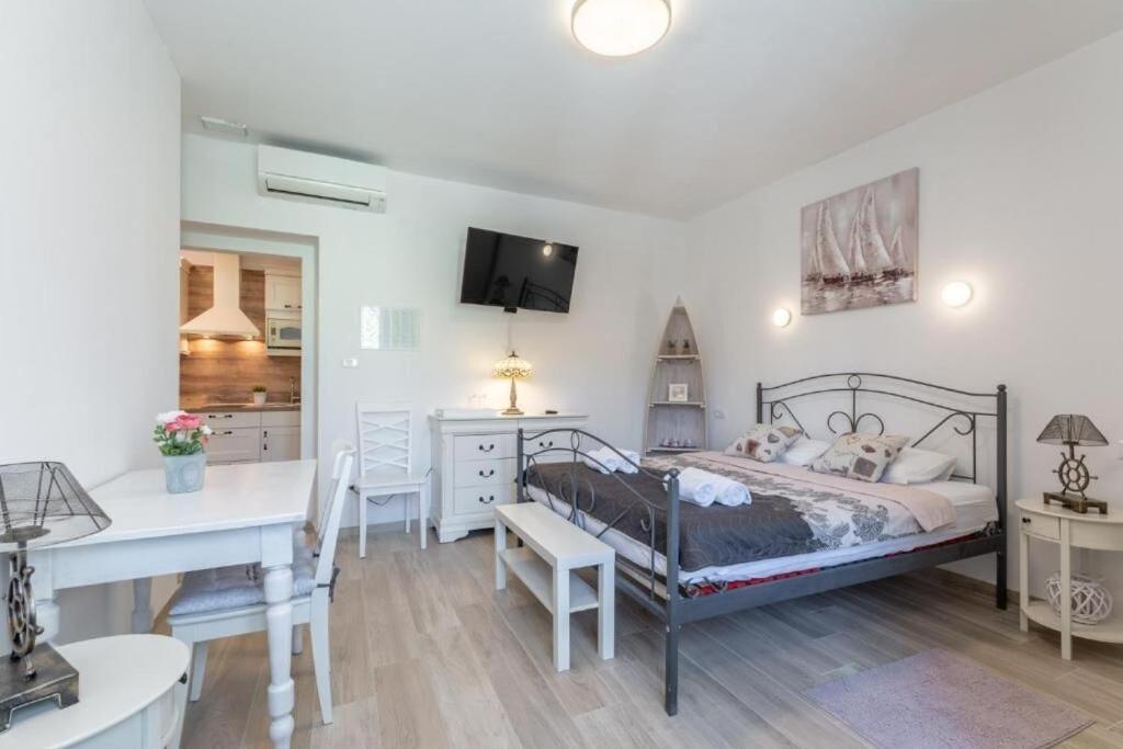 Apartments And Room Poesia Split Dış mekan fotoğraf